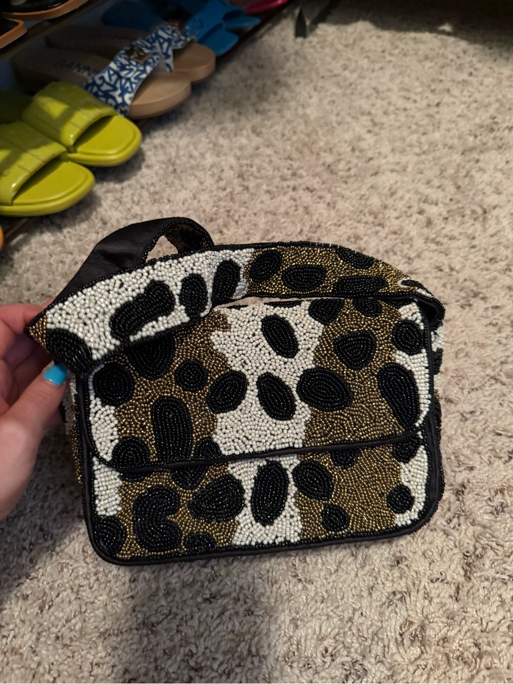 Gold, black, & white beaded bag used once - Picture 2 of 4